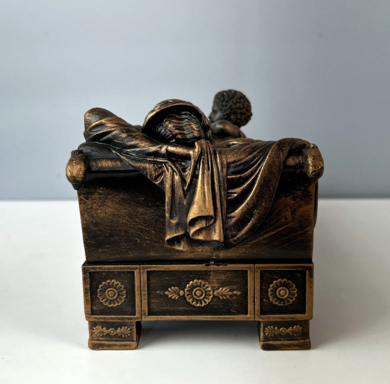 Juno Feeding Infant Hercules Sculpture Art, 29 cm - 11.4 in